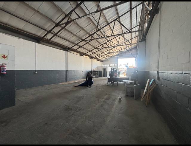 245M² WAREHOUSE TO LET IN EPPING INDUSTRIAL